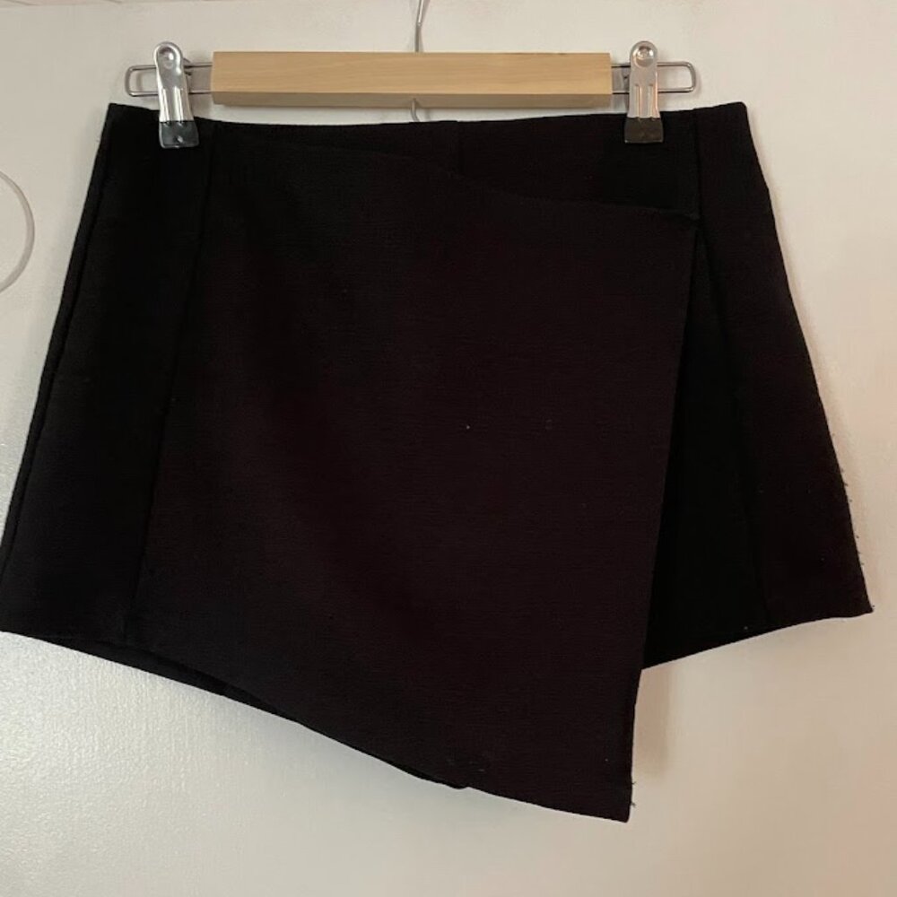 Black Skort